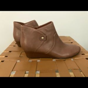 New 8 m easy spirit brown leather drayah wedge booties